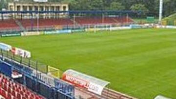 <b>PRESIÓN AMBIENTAL. </b>El Madrid sentirá de cerca el aliento de los aficionados en el Wisla Stadium, donde se ha instalado una grada supletoria (los asientos azules que se ven a la derecha).