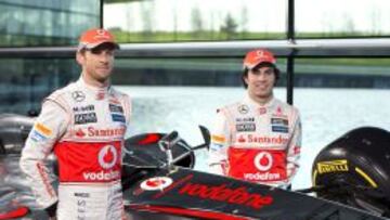 DECEPCIÓN. Button y Pérez se las prometían felices en la presentación.