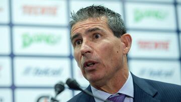 El director deportivo de Cruz Azul anunció que confía en el proyecto y pide paciencia para Paco Jémez pese a los malos resultados.
Foto durante la presentacion oficial del Nuevo Refuerzo del Equipo Cruz Azul para el Torneo Clausura 2017 de la Liga BBVA Bancomer MX, en las Instalaciones de La Noria, en la foto: Eduardo de la Torre Presidente Deportivo Cruz Azul
11/01/2017/MEXSPORT/Javier Ramirez.