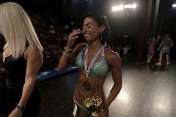 Anoush Belian llora emocionada tras ganar la Miss Fitness.