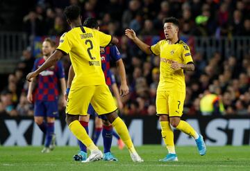 3-1. Jadon Sancho celebró el tercer gol.