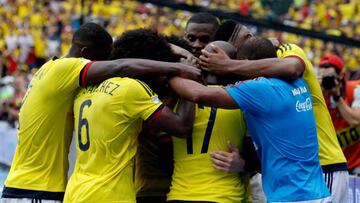 La Selecci&oacute;n Colombia celebra un gol ante Bolivia. Estos ser&iacute;an los titulares ante Corea