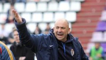 <b>DESESPERADO. </b>Claudio Barragán espera que el trabajo empiece a dar sus frutos en Las Palmas.