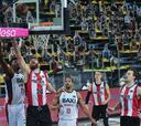 El Baxi Manresa golpea con fuerza al Retabet Bilbao