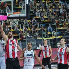 El Baxi Manresa golpea con fuerza al Retabet Bilbao