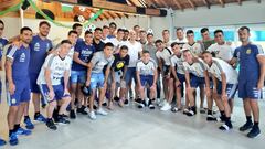 Cambiasso visitó a los pibes
