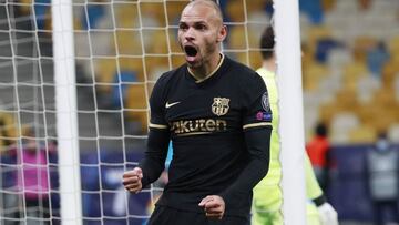 Soccer Football - Champions League - Group G - Dynamo Kyiv v FC Barcelona - NSC Olympiyskiy, Kyiv, Ukraine - November 24, 2020 Barcelona&#039;s Martin Braithwaite celebrates scoring their second goal REUTERS/Valentyn Ogirenko