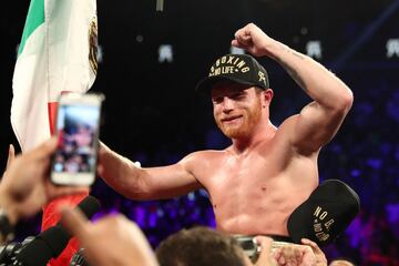 Canelo Álvarez festeja su triunfo sobre Golovkin.