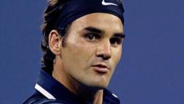 Federer supera sin problemas a Dabul y deja otro punto para la historia