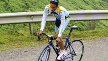 <strong>TERRORÍFICO.</strong> Alberto Contador, entrenando en la temibles rampas del Angliru.