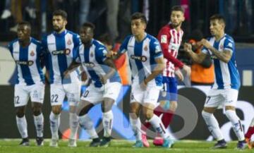 Barrera del Espanyol. Papakouli Diop, Alvaro González, Soberon, Felipe Caicedo, Enzo Pablo Roco y Yannick Ferreira-Carrasco
