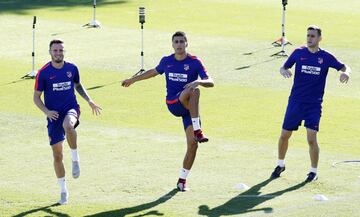 Saúl, Kalinic, y Rodri. 