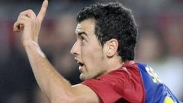 <b>CASI CERRADO.</b> A falta de la firma definitiva, que se producirá cuando el secretario técnico, Aitor 'Txiki' Begiristain, regrese de Japón, el club ya ha pactado los términos del nuevo contrato de Busquets, que continuará en el club al menos hasta 2013.