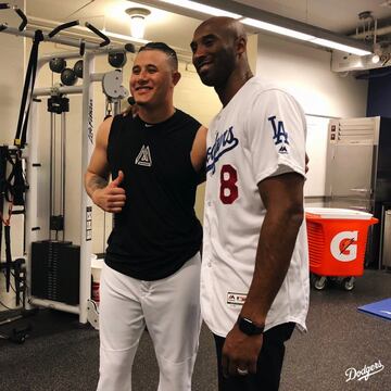 Portando el jersey de Manny Machado, hombre clave de Los Dodgers para poder romper la sequía en Serie Mundial