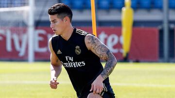 James Rodr&iacute;guez durante un entrenamiento con el Real Madrid.