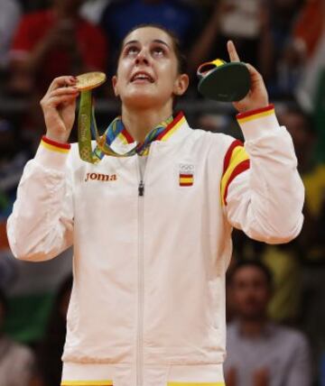 Carolina Marín vence en la final de bádminton a la india Shindu en un partido agónico (19-21, 21-12 y 21-15) y logra la undécima medalla para el equipo español. La sexta de oro para España en los JJOO 2016