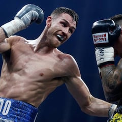 Smith frena al bombardero Holzken para verse con Groves