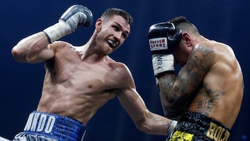 Callum Smith derrota a Nieky Holzken en la segunda semifinal de las World Boxing Super Series en el peso supermedio.