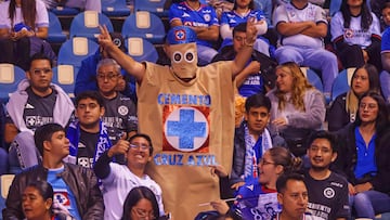 Afición de Cruz Azul durante un encuentro de La Máquina en Ciudad Universitaria.