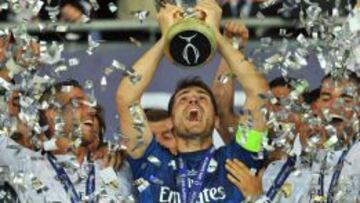 Casillas celebra la Supercopa de Europa.