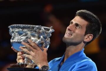 Djokovic celebra su victoria en la final del abierto de Australia frente a Murray