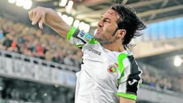 <b>GOL DE RABIA.</b> Serrano hizo el segundo gol del partido con un zurdazo que se coló por el palo izquierdo de Kameni. Lo celebró por todo lo alto. Era su primer tanto.