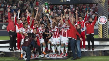 Jugadores del Necaxa festejan el título de la Copa MX Clausura 2018