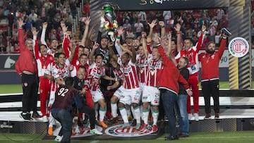 Jugadores del Necaxa festejan el t&iacute;tulo de la Copa MX Clausura 2018