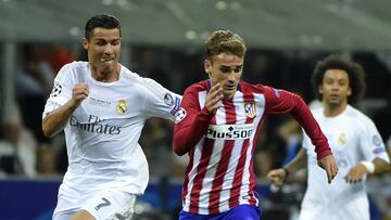 Cristiano Ronaldo persigue a Griezmann en una jugada de la &uacute;ltima final de Champions.