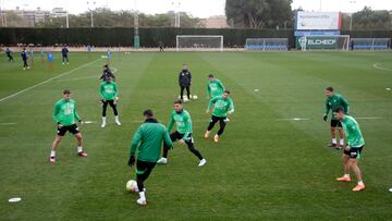 Pere Milla, única ausencia en el entrenamiento del Elche