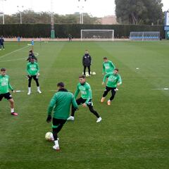 Pere Milla, única ausencia en el entrenamiento del Elche