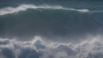 Olas Gigantes Eowyn en Nazaré
