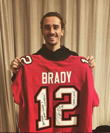 Y es que, a través de su cuenta oficial de Instagram, Antoine Griezmann agradeció a Tom Brady por mandarle su jersey autografiado de los Buccaneers.