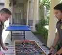 Eric y Sergio demuestran su talento con el futbolín: ¡jugones!