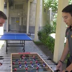 Eric y Sergio demuestran su talento con el futbolín: ¡jugones!