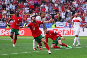 Celebración de Bernardo Silva tras anotar un gol frente a la selección de Turquía.