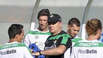 <b>PROBLEMA. </b>Pepe Mel no podrá tener a gran parte de sus jugadores importantes.
