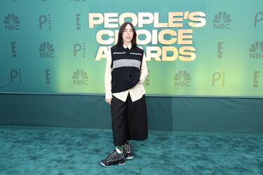 Billie Eilish durante la alfombra roja de los Choice Awards 2024 celebrados en The Barker Hangar (Santa Mónica).  