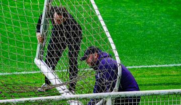 José Alberto y su ayudante, Pablo Álvarez, técnicos del Racing.