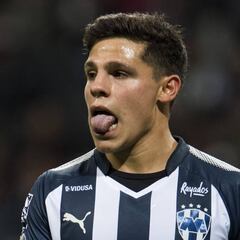 Operan a Ponchito González con éxito; estará 9 meses fuera