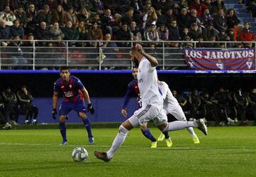 Benzema marcó el 0-3 de penalti.