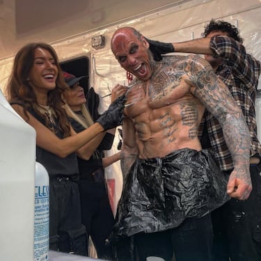  Mide casi dos metros de altura y es conocido como el "Hombre más aterrador del planeta". 