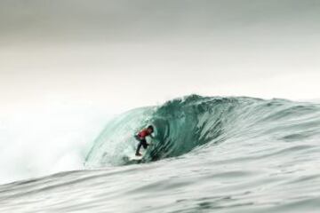 El Mundial de Surf Maui and Sons Arica Pro Tour 2015 , organizado por la Federación internacional de Surf, reune a 60 de los mejores raiders de todo el mundo. Ellos esperan domar la peligrosa ola “El Gringo” que rompe sobre las rocas, lo que la convierte en la competencia mas peligrosa en el circuito mundial.