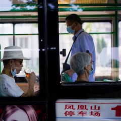 Un 'supercontagiador' transmitió el virus a 24 personas en un autobús