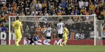 2-1. Giovani marca el primer tanto.