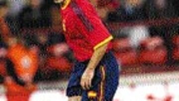 <b>QUITE</B>. Albelda será clave para cortar las contras y para detener el avance de Iversen.