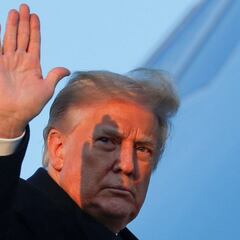 Millions of Americans lose jobless benefits with Trump refusal to sign aid bill