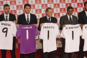 El Real Madrid C. F. y Emirates presentaron el nuevo acuerdo de patrocinio entre ambas entidades y la camiseta de la temporada 2013/14, que llevará el nombre de la compañía aérea.Al acto también acudieron los jugadores de la plantilla blanca, que posaron con las nuevas equipaciones.