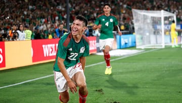 Pasadena (United States), 25/09/2022.- Hirving Lozano of Mexico reacts after scoring during the second half of the International Friendly soccer match between Mexico and Peru at Rose Bowl Stadium, in Pasadena, California, USA, 24 September 2022. (Futbol, Amistoso, Estados Unidos) EFE/EPA/CAROLINE BREHMAN
