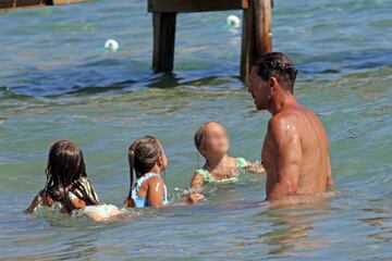 El entrenador del Atlético de Madrid se encuentra disfrutando junto a su familia en la isla española. Este viernes vuelve a la rutina con el conjunto rojiblanco.